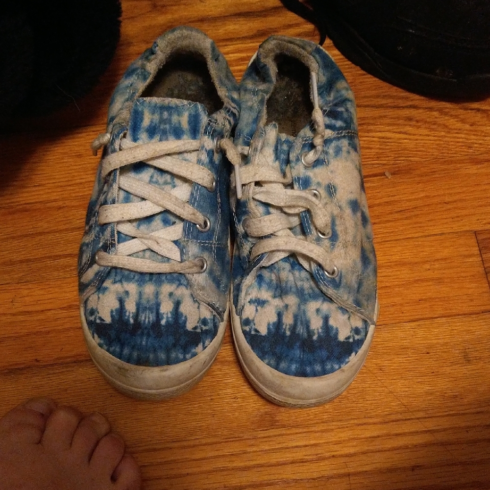 Cloud Island Blue and White Artistic Sneakers